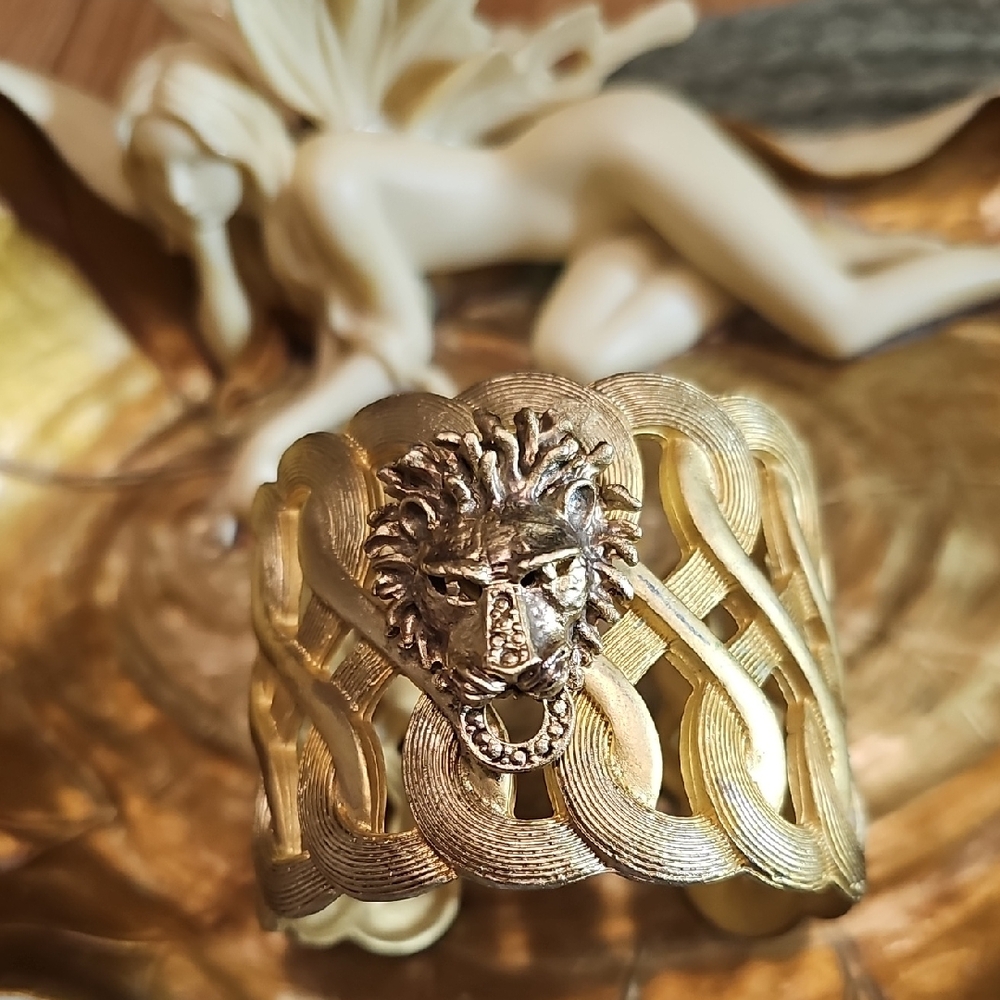 Gold Tone Lion Head Bracelet